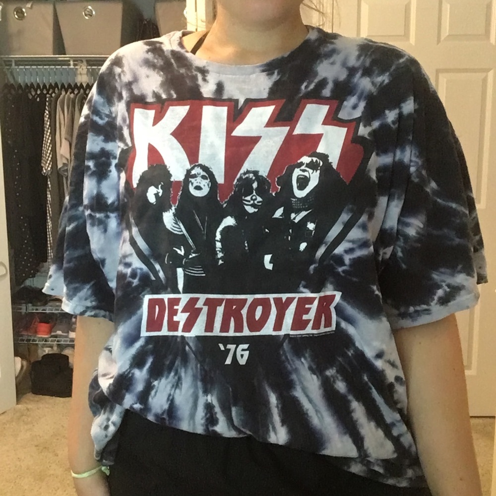 Oversized KISS shirt.